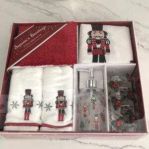 Nutcracker 17 piece bathroom set
